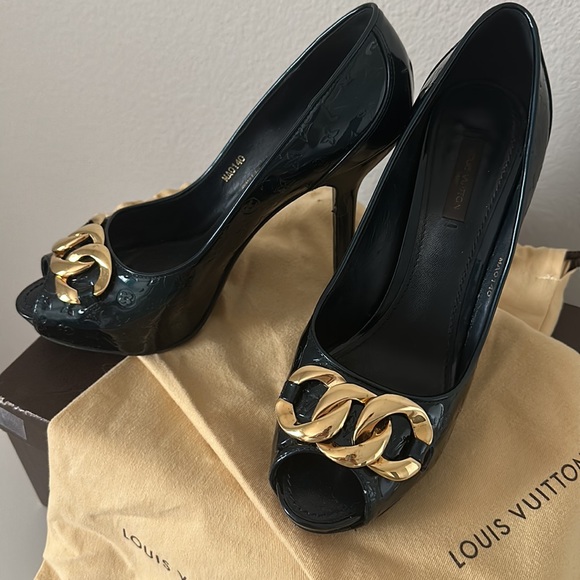 Shoes - Picture 4 of 10